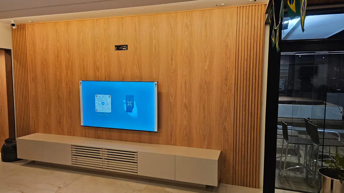 Painel de TV ripado: Sala de estar