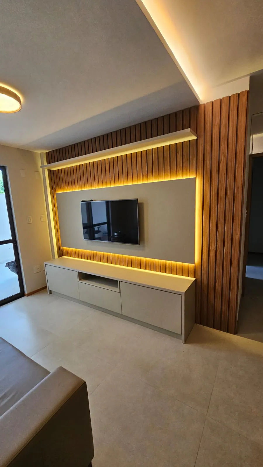 Painel de TV ripado: Sala de estar